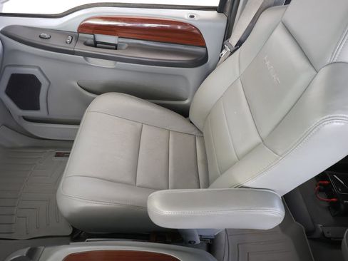 Used 2006 Ford F250 Lariat RWD image 19