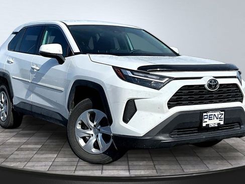 Used 2024 Toyota RAV4 LE AWD/4WD image 3