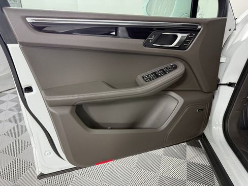 New 2025 Porsche Macan image 28