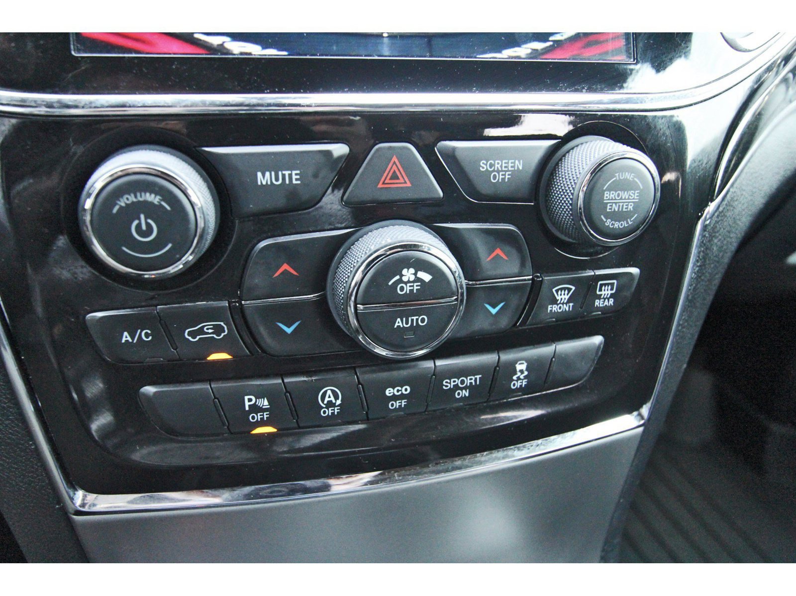 Used 2019 Jeep Grand Cherokee Overland RWD image 27