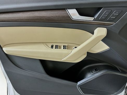 Used 2023 Audi Q5 2.0T Premium w/ Convenience Package image 21