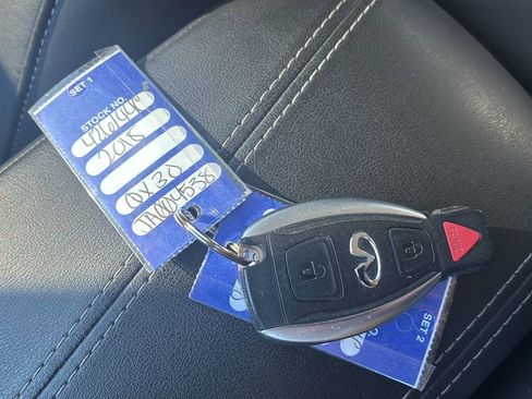 Used 2018 INFINITI QX30 ESSENTIAL w/ Cargo Package image 18