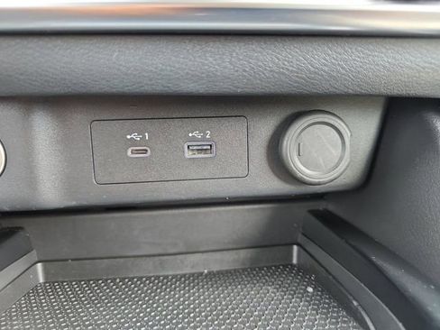 Used 2023 Nissan Rogue SV image 6