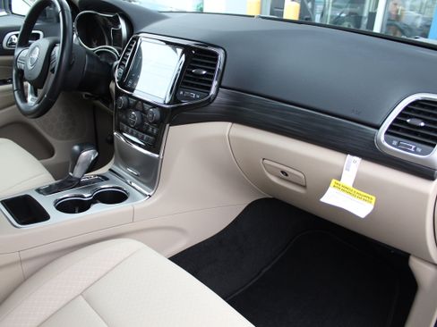 Certified 2022 Jeep Grand Cherokee Laredo E image 18