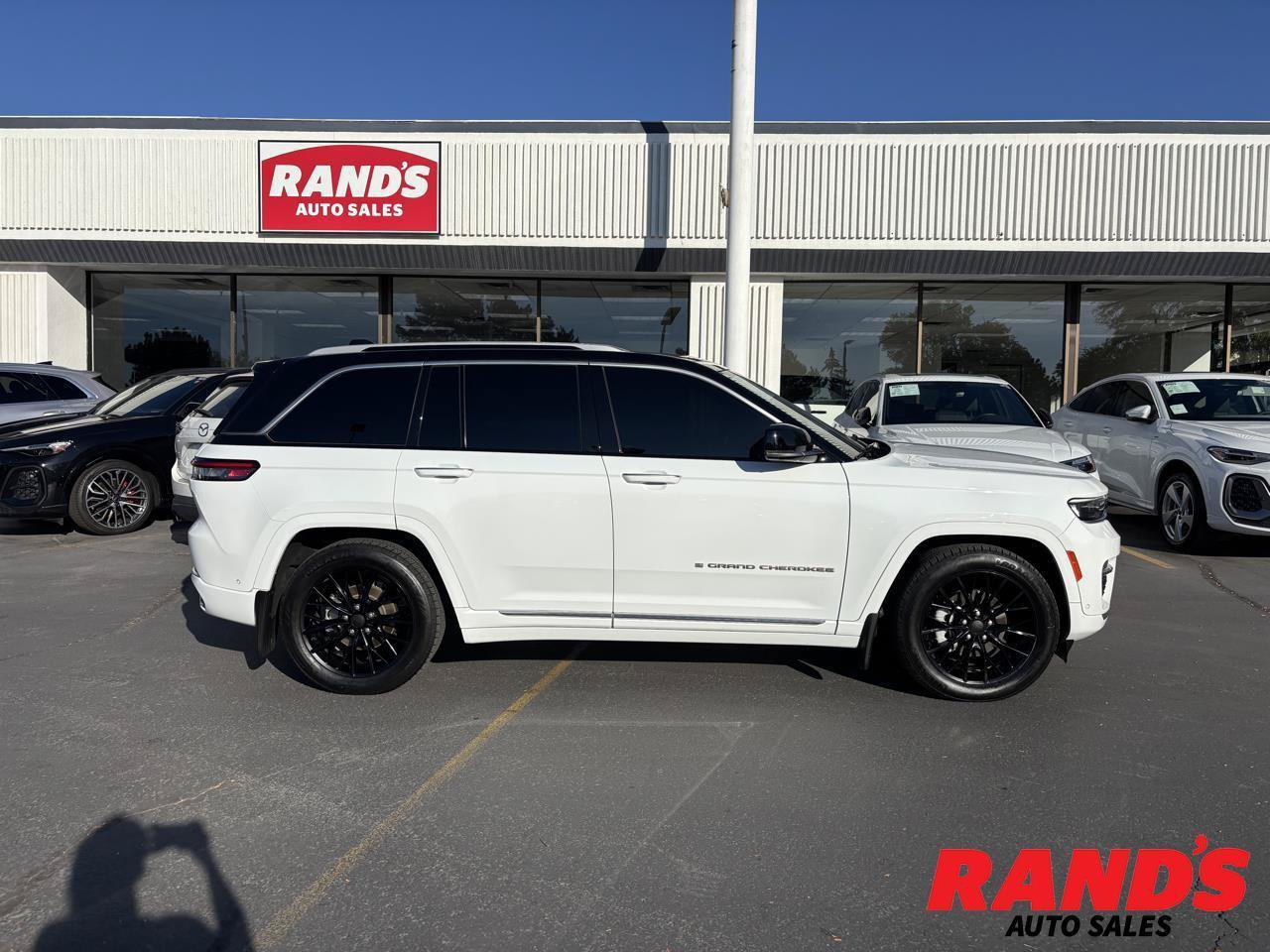 Used 2022 Jeep Grand Cherokee Summit w/ MOPAR Finishing Package AWD/4WD image 1