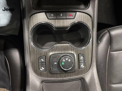 Used 2023 GMC Acadia SLT AWD/4WD image 33