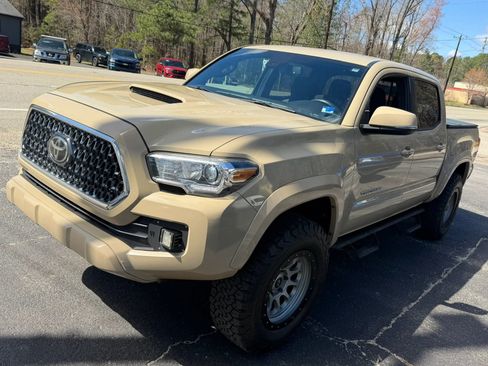 Used 2019 Toyota Tacoma TRD Sport w/ Technology Package image 2