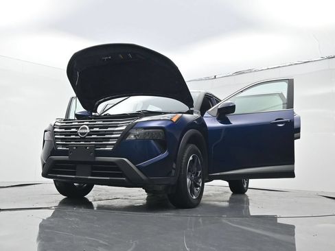 Used 2024 Nissan Rogue SV AWD/4WD image 30