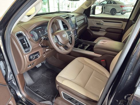Used 2025 RAM 1500 Laramie AWD/4WD image 10