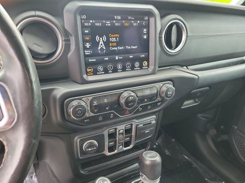 Used 2020 Jeep Wrangler Unlimited Sahara AWD/4WD image 29