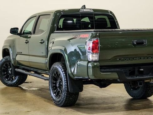 Used 2022 Toyota Tacoma TRD Sport w/ TRD Premium Sport Package AWD/4WD image 36