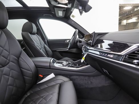 Used 2026 BMW X5 xDrive40i w/ M Sport Package image 29