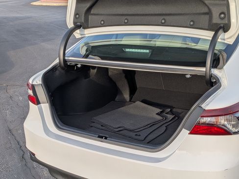 Used 2022 Toyota Camry LE image 20