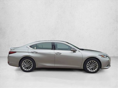 Used 2019 Lexus ES 300h w/ Accessory Package 2 FWD image 4