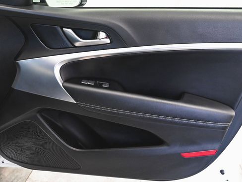 Used 2023 Genesis G70 2.0T image 10