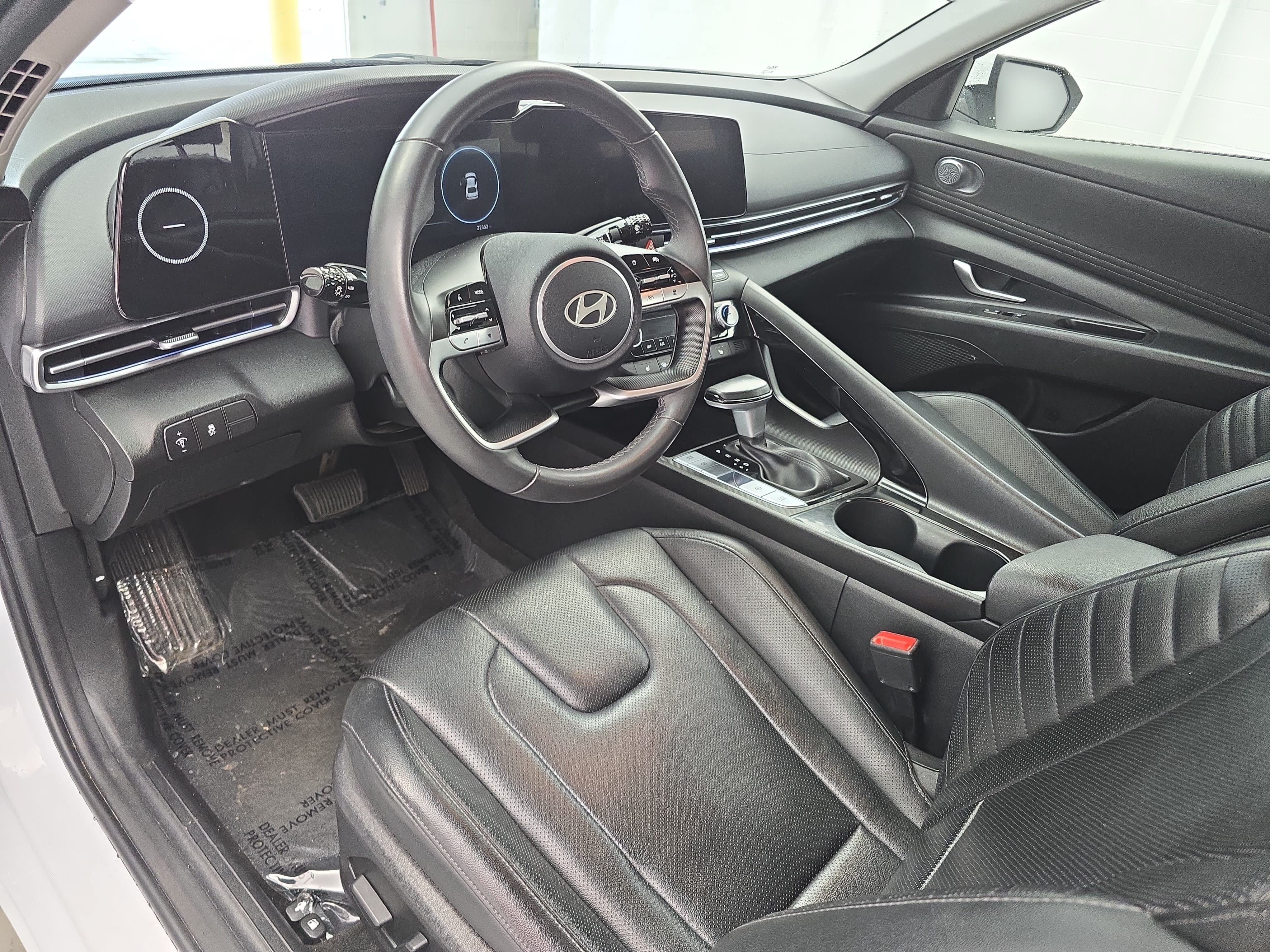 Used 2025 Hyundai Elantra Limited FWD image 15