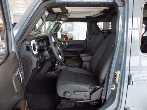 Certified 2025 Jeep Wrangler Unlimited Sahara w/ Safety Group AWD/4WD image 19