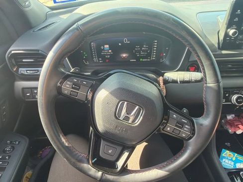 Used 2025 Honda Pilot Black Edition image 16
