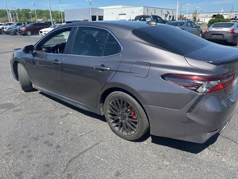 Used 2023 Toyota Camry SE image 5