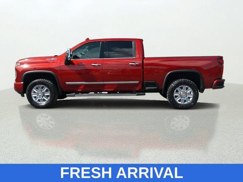 Used 2024 Chevrolet Silverado 2500 High Country w/ Technology Package AWD/4WD image 4