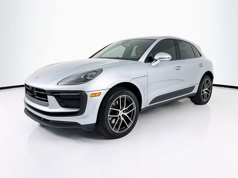 Certified 2025 Porsche Macan AWD/4WD image 1