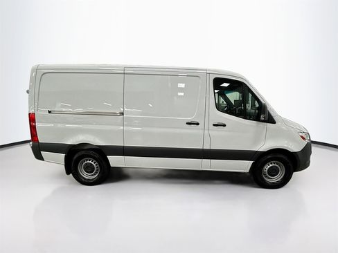 Used 2025 Mercedes-Benz Sprinter 2500 image 9