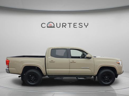 Used 2019 Toyota Tacoma SR5 image 5
