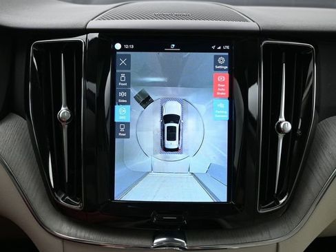 Used 2023 Volvo XC60 B5 Plus w/ Protection Package Premier image 19