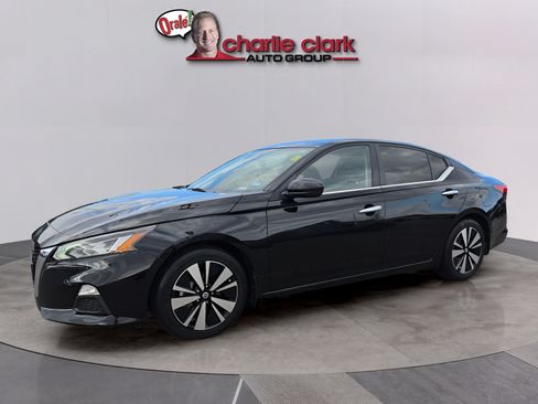 Used 2021 Nissan Altima 2.5 SV FWD image 2