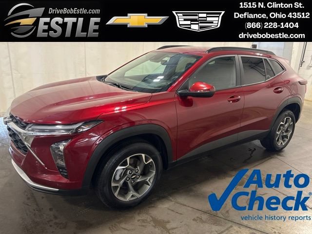 Used 2025 Chevrolet Trax LT FWD image 1