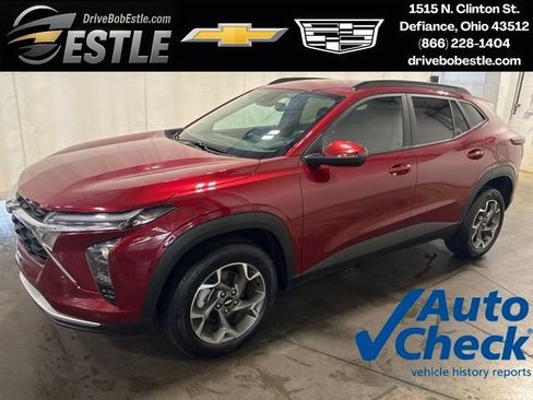 Used 2025 Chevrolet Trax LT FWD image 1