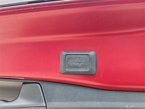 Used 2020 Toyota RAV4 Limited image 8