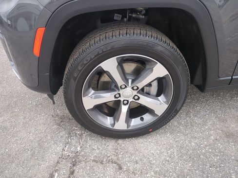 New 2026 Jeep Grand Cherokee L Limited w/ Luxury Tech Group II RWD image 10