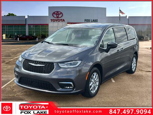 Used 2023 Chrysler Pacifica Touring-L FWD image 1