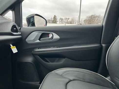 New 2026 Chrysler Pacifica Limited w/ S Appearance Package image 45