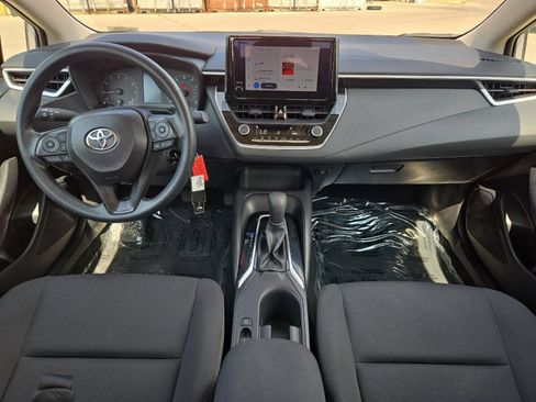 Used 2025 Toyota Corolla LE FWD image 12