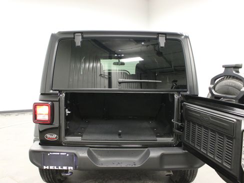 Used 2022 Jeep Wrangler Sport image 25