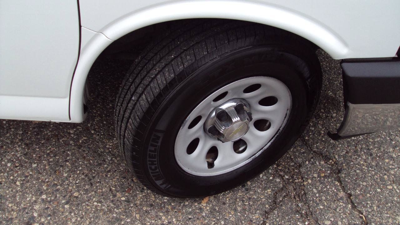 Used 2014 Chevrolet Express 1500 LT w/ LT Preferred Equipment Group AWD/4WD image 33