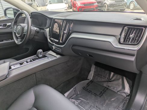 Used 2025 Volvo XC60 B5 Core AWD/4WD image 30