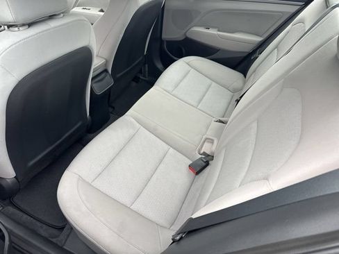 Used 2017 Hyundai Elantra SE FWD image 19