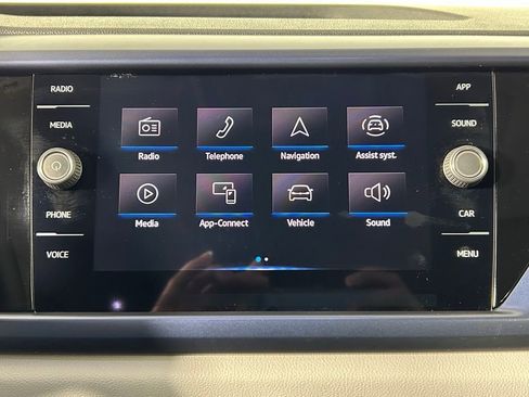 Used 2022 Volkswagen Taos SE w/ Panoramic Sunroof Package FWD image 17