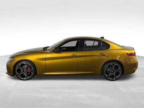 Used 2023 Alfa Romeo Giulia Veloce RWD image 8