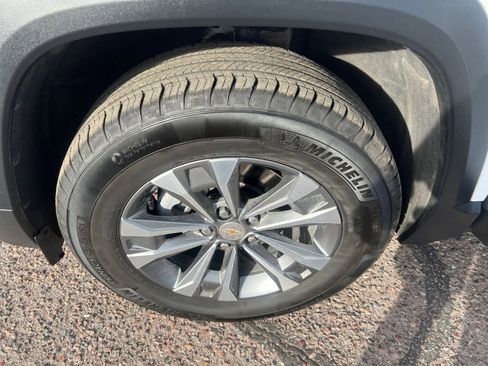 Used 2025 Chevrolet Equinox LT image 30