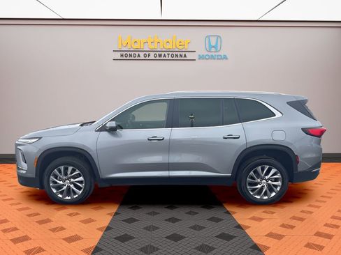 Used 2025 Buick Enclave Preferred AWD/4WD image 2