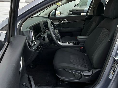 Used 2025 Kia Sportage LX image 10