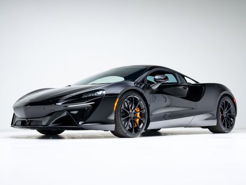 Used 2026 McLaren Artura image 13