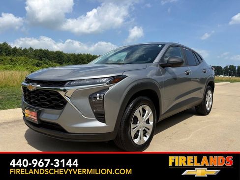 Used 2024 Chevrolet Trax LS FWD image 1