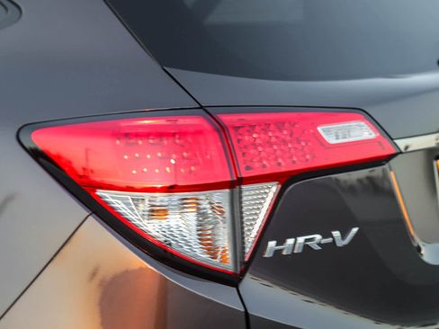 Used 2021 Honda HR-V EX image 9