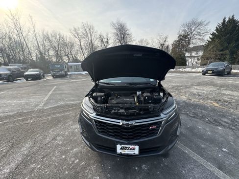 Used 2022 Chevrolet Equinox RS w/ Infotainment Package image 31