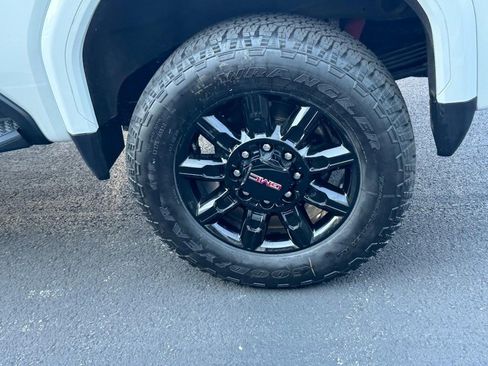 Used 2024 GMC Sierra 2500 AT4 w/ AT4 Premium Plus Package AWD/4WD image 10